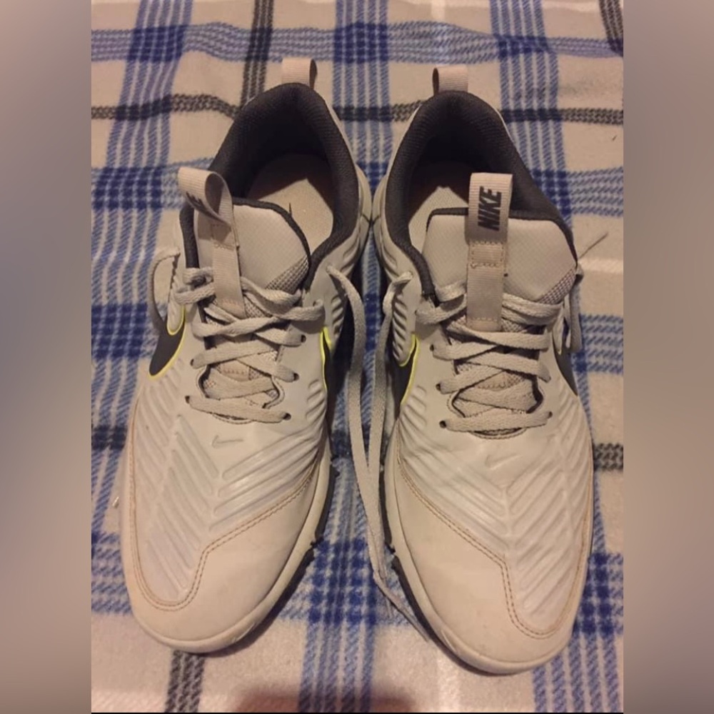 Men’s Nike Golf Shoes - Size 9.5